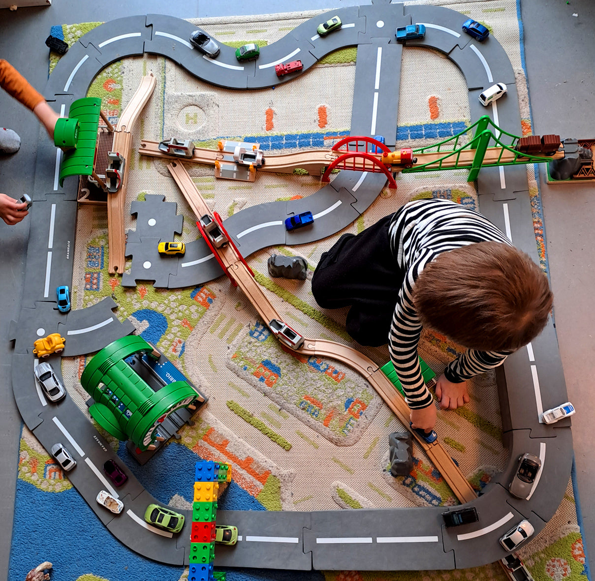 Carreteras para coches de juguete Circuito de goma blanda para coches de juguete. Circuito para coches hot wheels. Circuito para coches turbo racing. Turbo Racing Circuito. Juguetes Infantiles de Pista para Coches. Pistas puzzle para coches. Carretera juguete. 