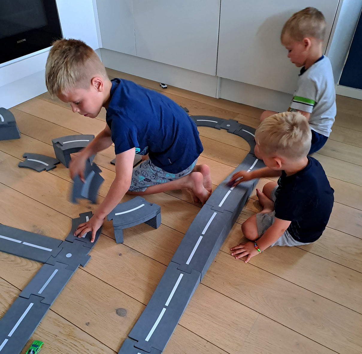 Circuito de goma blanda para coches de juguete. Circuito para coches hot wheels. Circuito para coches turbo racing. Turbo Racing Circuito. Juguetes Infantiles de Pista para Coches. Pistas puzzle para coches. Carretera juguete. flexible bilbane. bilbane til små biler
bilbane til barn. stor bilbane til børn. 
stor bilbane
